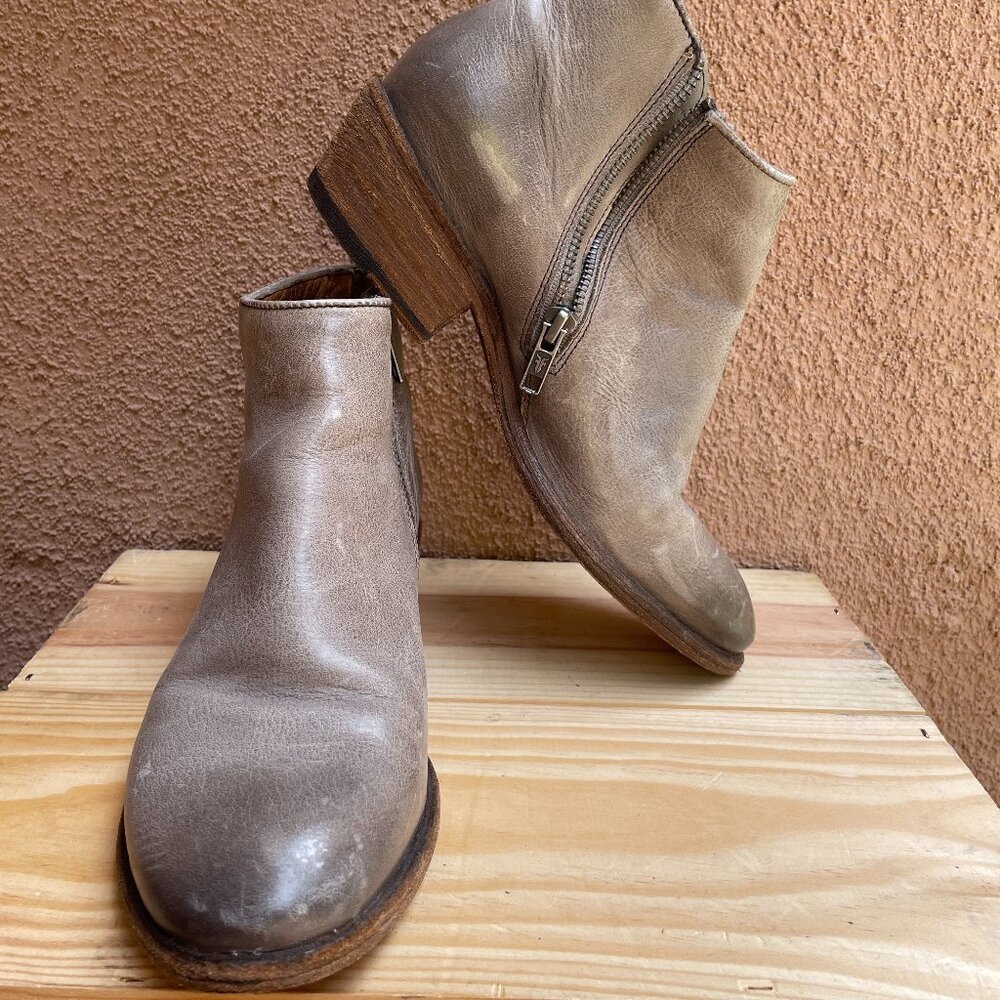 Frye Carson Piping 100% gray leather Bootie ankle Size 6 Distressed brush Womens